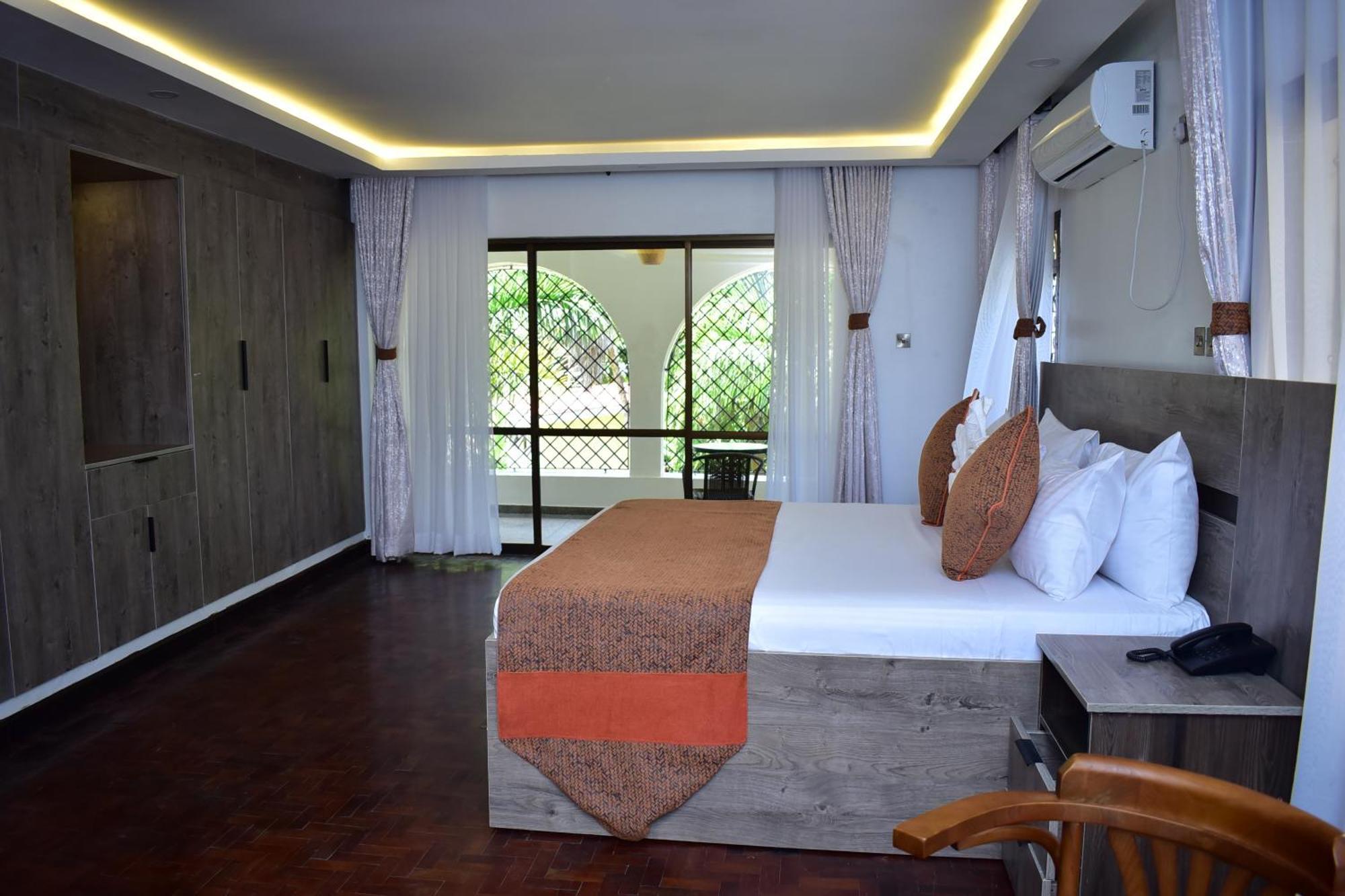 Makaazi Nyali Hotel Mombasa Kültér fotó