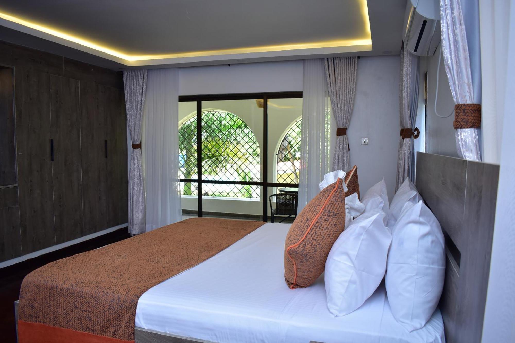 Makaazi Nyali Hotel Mombasa Kültér fotó